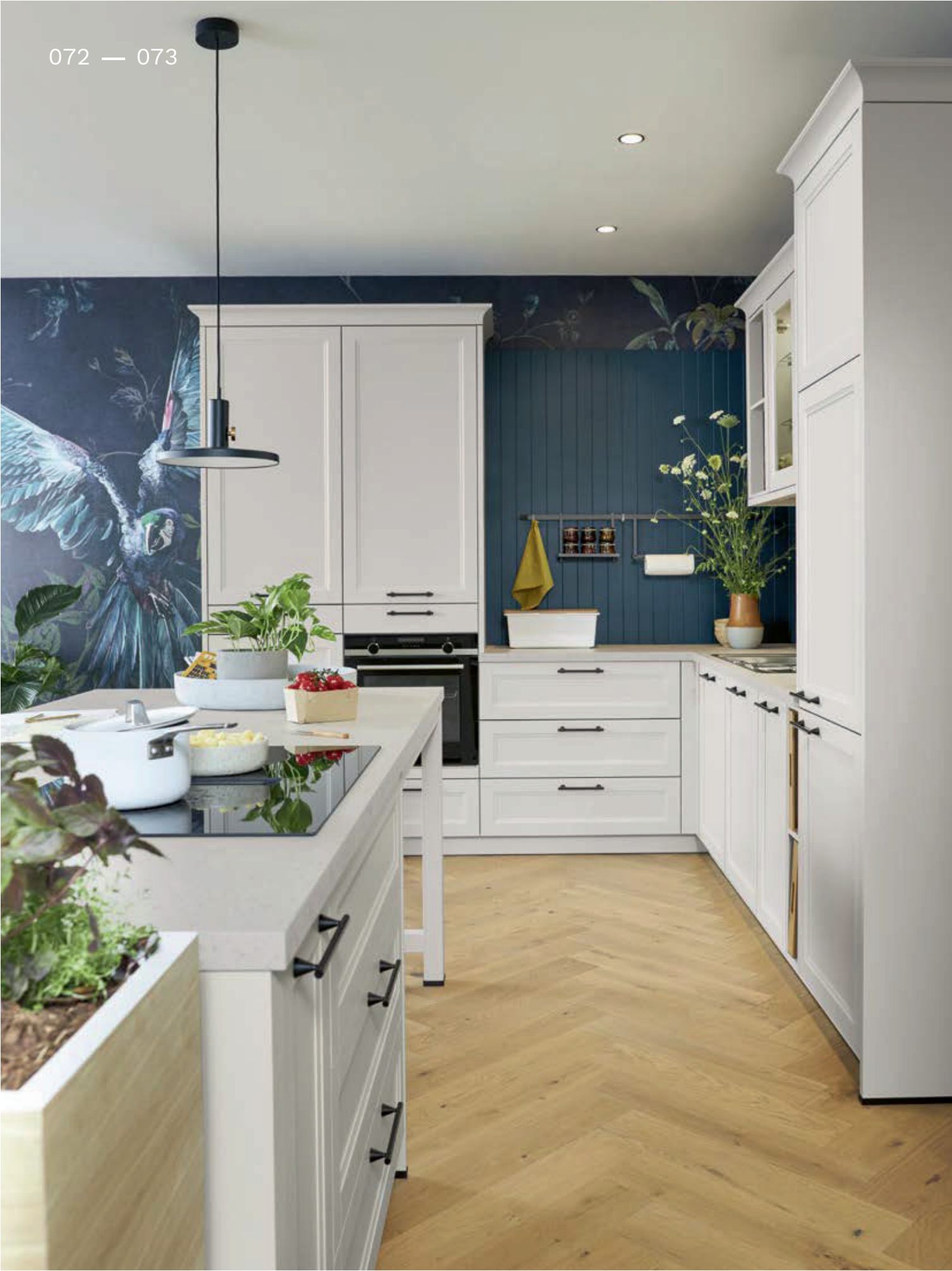 Full kitchen - vertical