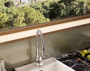 Thomas Denby - Apron Front Sink with White Tap Ledge