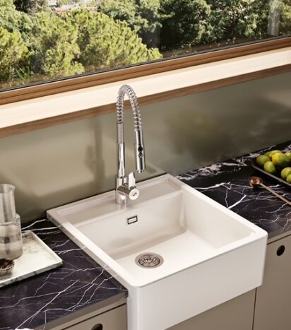 Thomas Denby - Apron Front Sink with White Tap Ledge