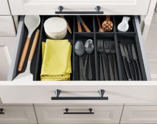 Cutlery drawer organisation