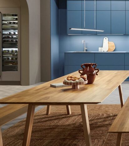 Handleless kitchen design - table view