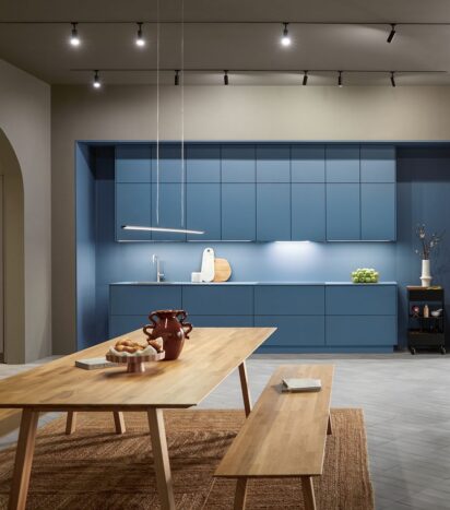 Handleless kitchen design front overview