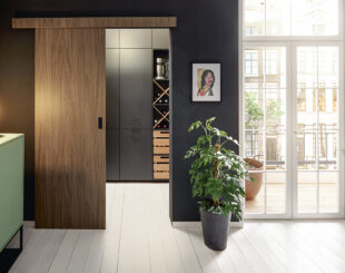 Shuller - Avola Black Storage from the Front