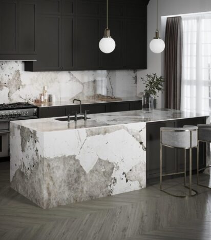 Kitchen with white and gray granite-effect worktop